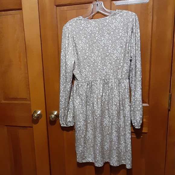 Tan & White V-Neck Pullover Dress - Picture 2 of 6